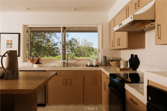 16347 Mandalay Drive, Encino, CA 91436