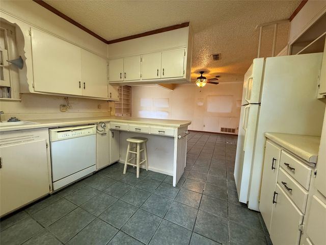 510 S Oaklawn Avenue, Eastland, TX 76448