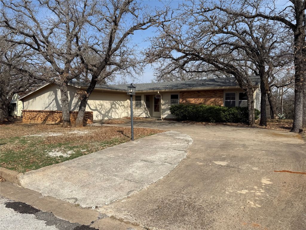 510 S Oaklawn Avenue, Eastland, TX 76448