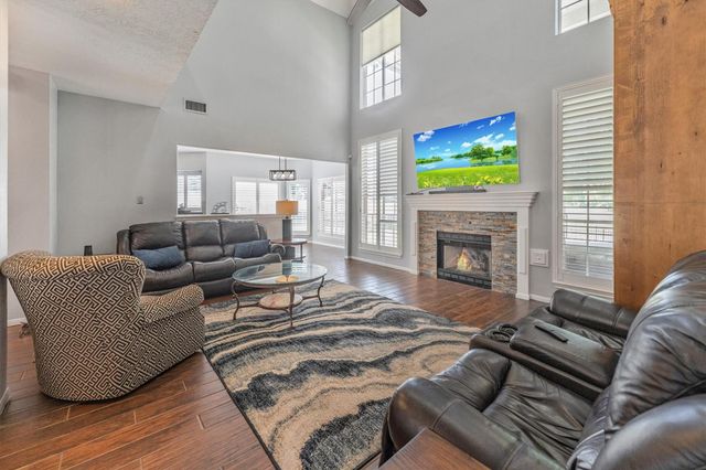 208 Springs Edge Drive, Conroe, TX 77356