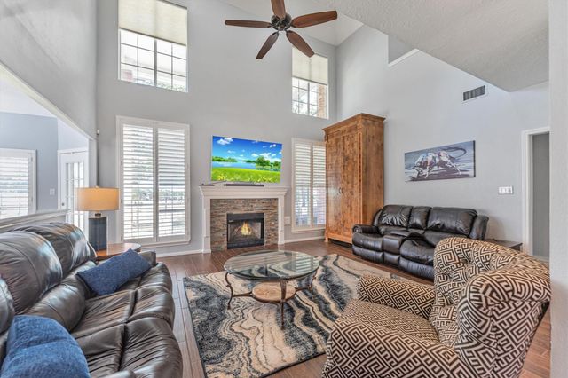 208 Springs Edge Drive, Conroe, TX 77356