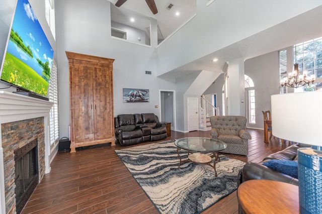 208 Springs Edge Drive, Conroe, TX 77356