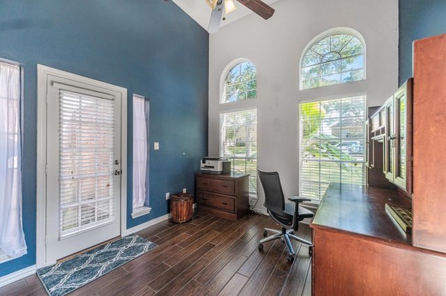 208 Springs Edge Drive, Conroe, TX 77356