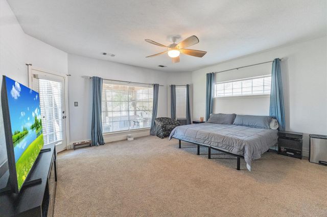 208 Springs Edge Drive, Conroe, TX 77356