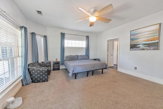 208 Springs Edge Drive, Conroe, TX 77356