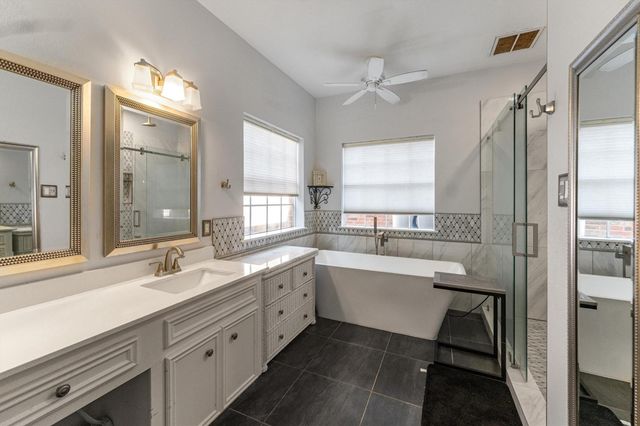 208 Springs Edge Drive, Conroe, TX 77356