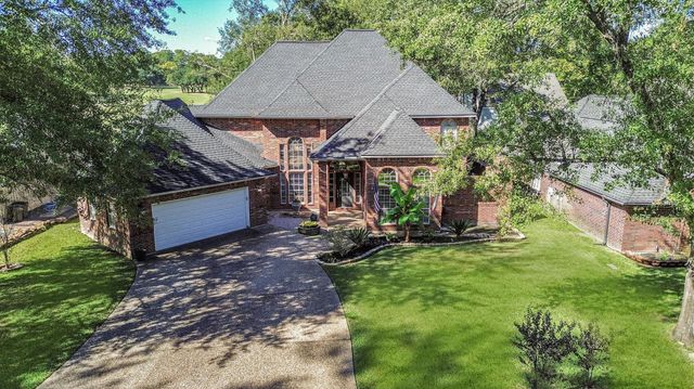 208 Springs Edge Drive, Conroe, TX 77356