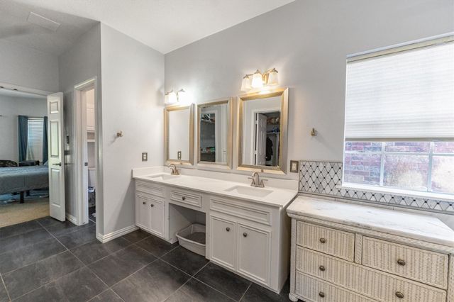 208 Springs Edge Drive, Conroe, TX 77356