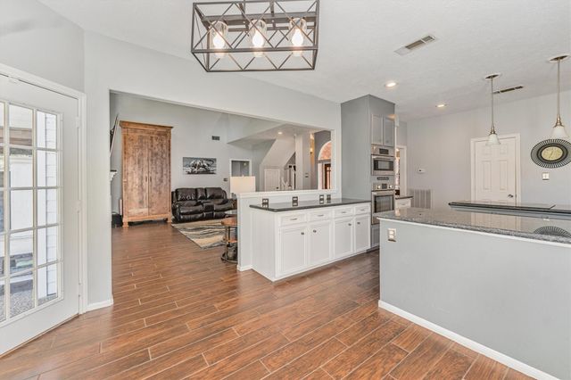 208 Springs Edge Drive, Conroe, TX 77356