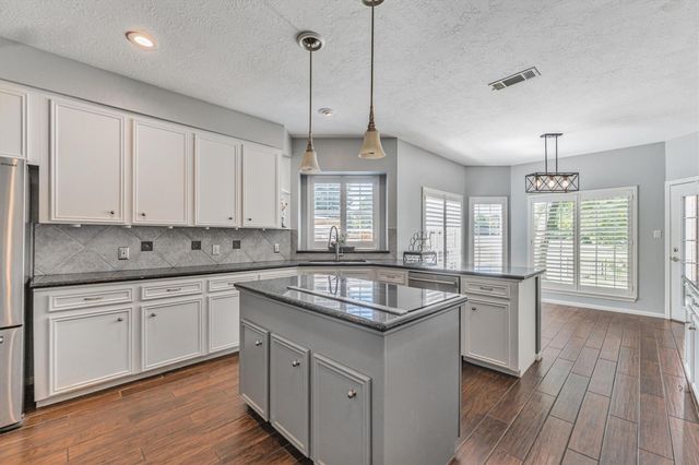 208 Springs Edge Drive, Conroe, TX 77356