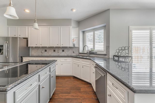 208 Springs Edge Drive, Conroe, TX 77356