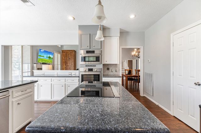 208 Springs Edge Drive, Conroe, TX 77356