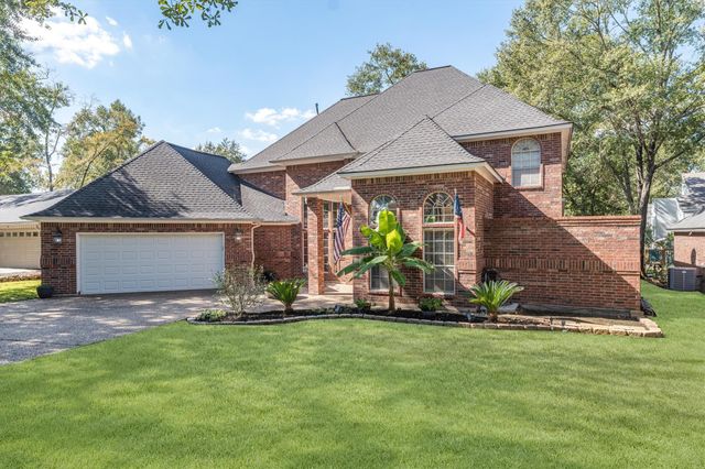 208 Springs Edge Drive, Conroe, TX 77356