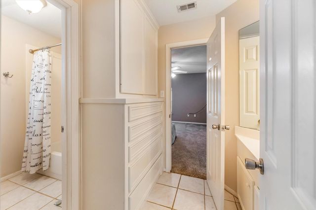 208 Springs Edge Drive, Conroe, TX 77356