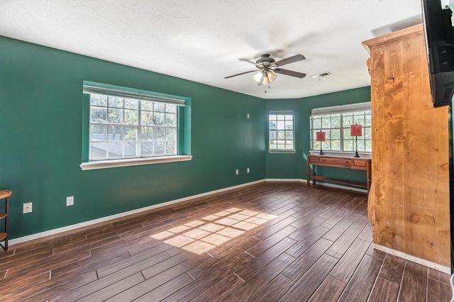 208 Springs Edge Drive, Conroe, TX 77356