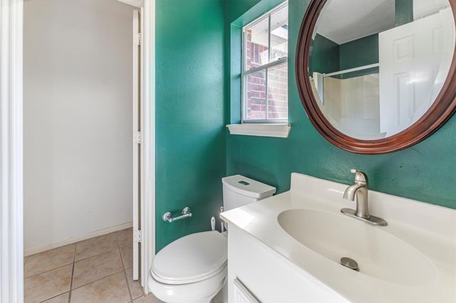 208 Springs Edge Drive, Conroe, TX 77356