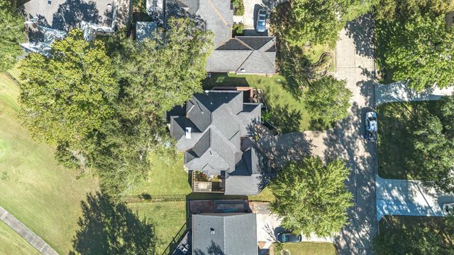 208 Springs Edge Drive, Conroe, TX 77356