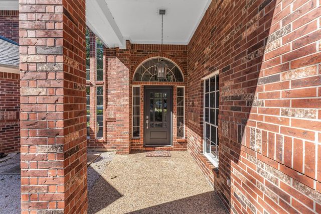 208 Springs Edge Drive, Conroe, TX 77356