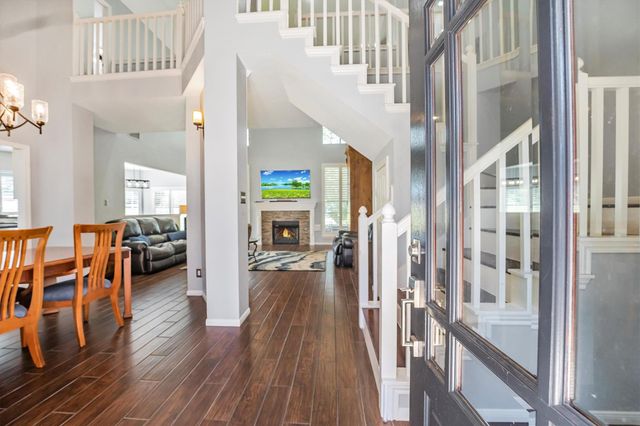 208 Springs Edge Drive, Conroe, TX 77356