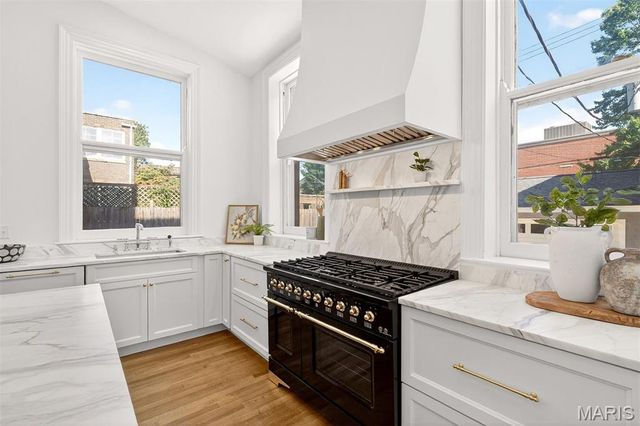 4341 Westminster Place, St Louis, MO 63108