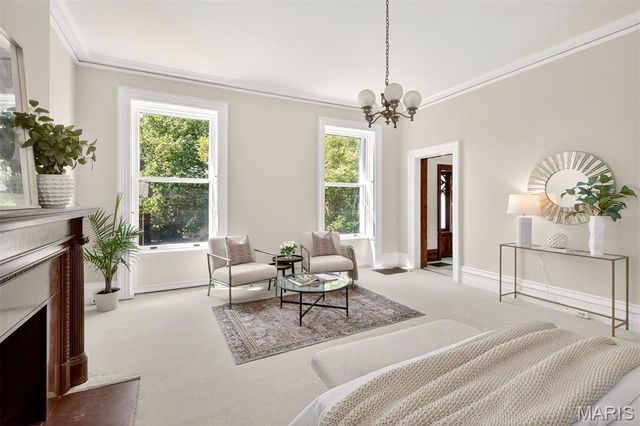 4341 Westminster Place, St Louis, MO 63108