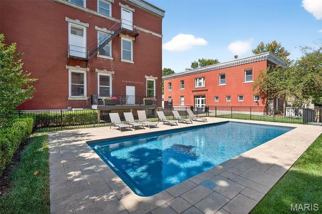 4341 Westminster Place, St Louis, MO 63108