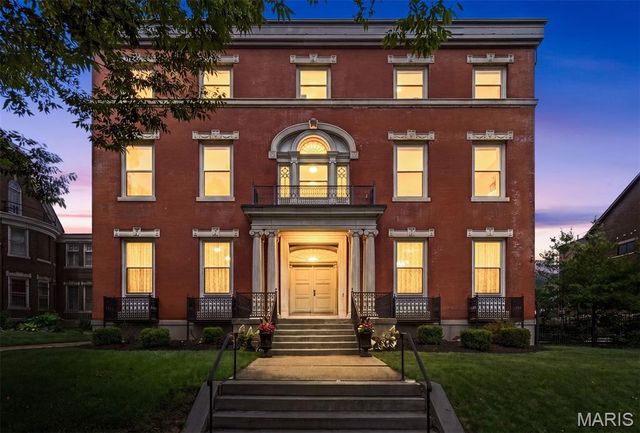 4341 Westminster Place, St Louis, MO 63108
