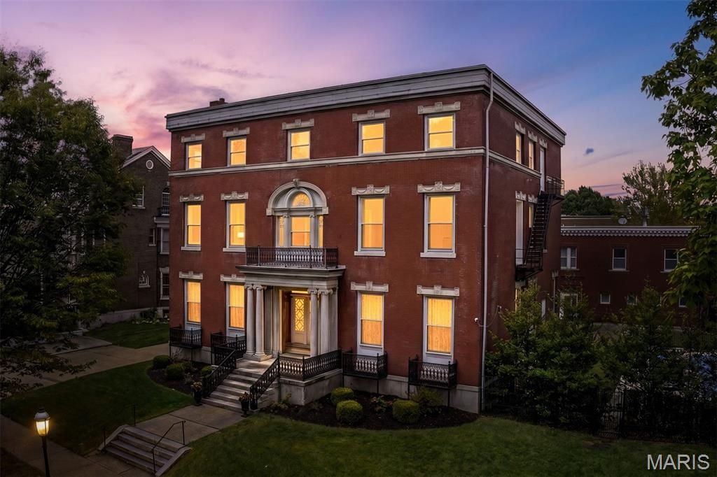 4341 Westminster Place, St Louis, MO 63108