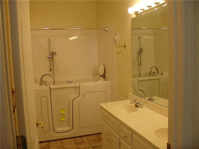 17205 E 44th Street Court S, Independence, MO 64055