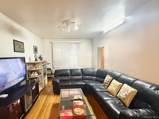 43-35 Union Street 2G, Flushing, NY 11355