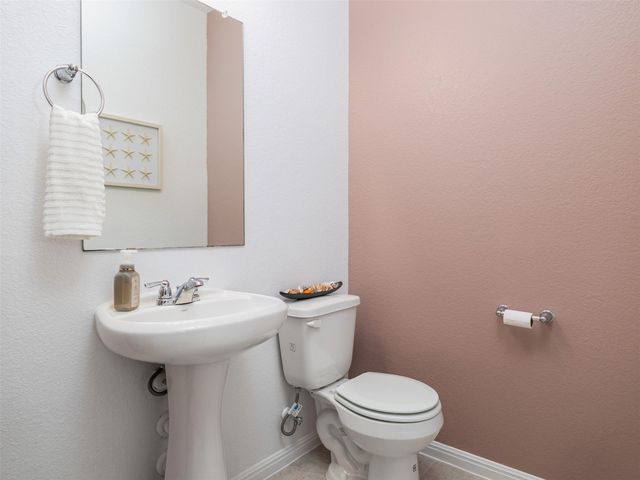 203 Combe DR, Hutto, TX 78634