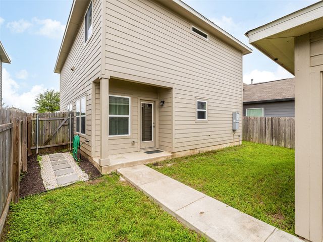 203 Combe DR, Hutto, TX 78634