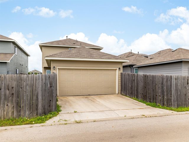 203 Combe DR, Hutto, TX 78634