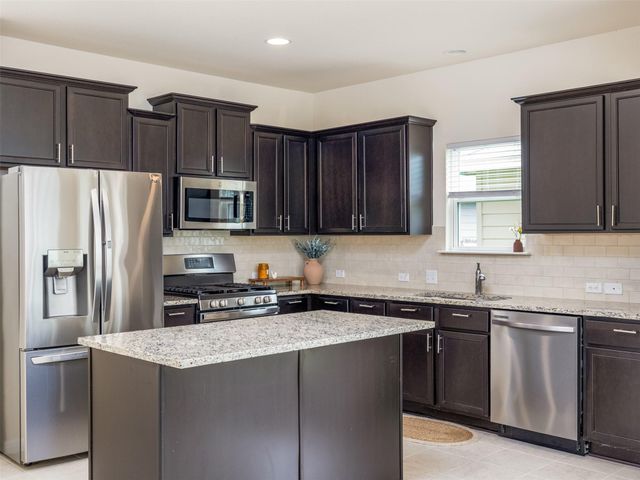 203 Combe DR, Hutto, TX 78634
