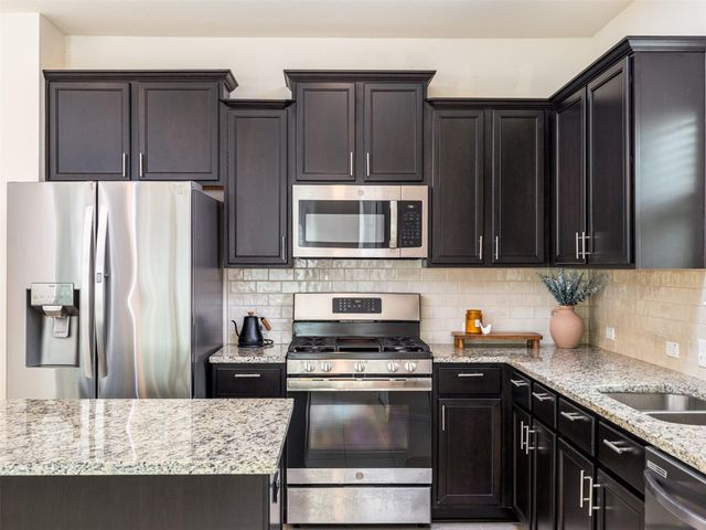203 Combe DR, Hutto, TX 78634