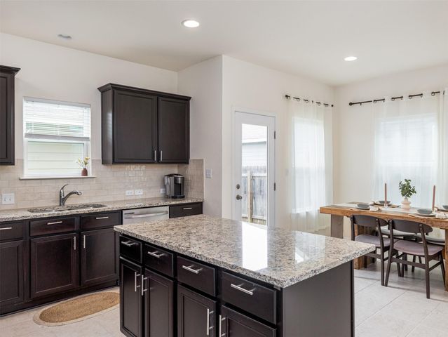 203 Combe DR, Hutto, TX 78634