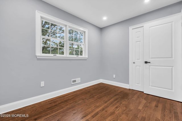 52 Ryders Lane, East Brunswick, NJ 08816