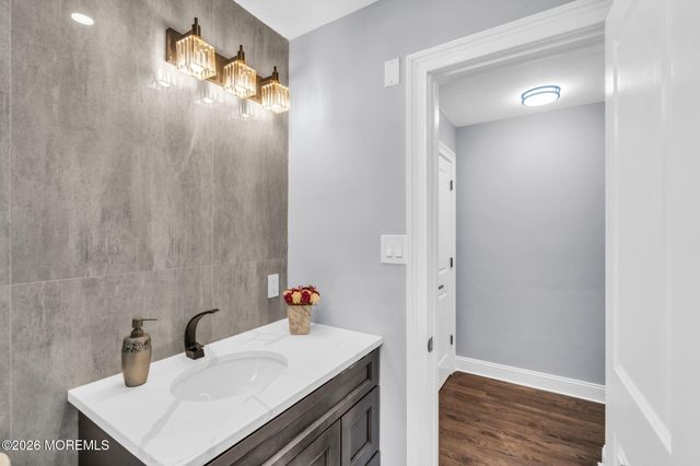52 Ryders Lane, East Brunswick, NJ 08816