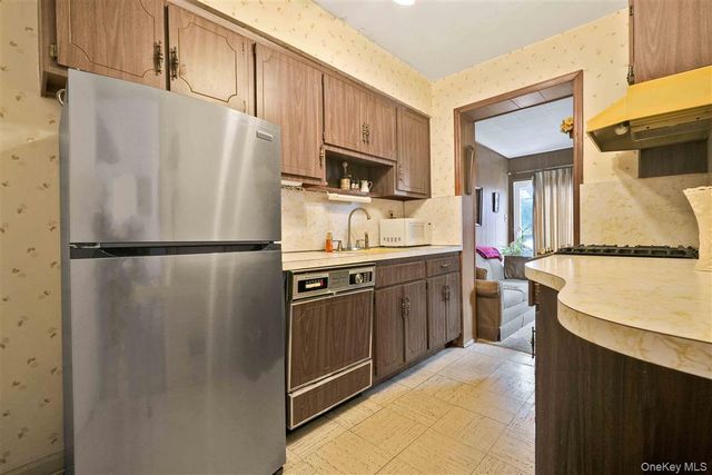 84-92 Austin Street, Kew Gardens, NY 11415