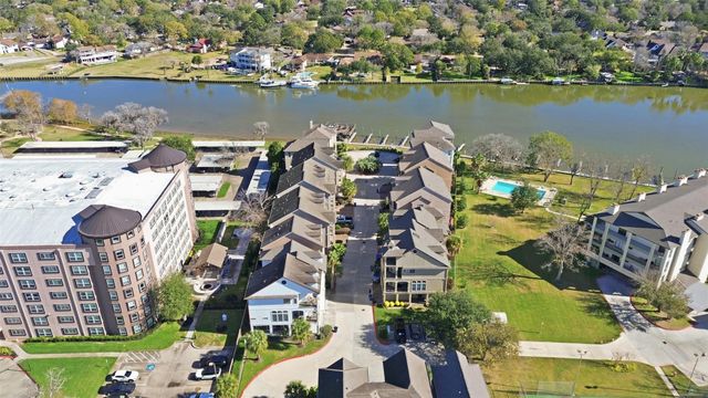 18727 Egret Oaks Lane, Webster, TX 77058