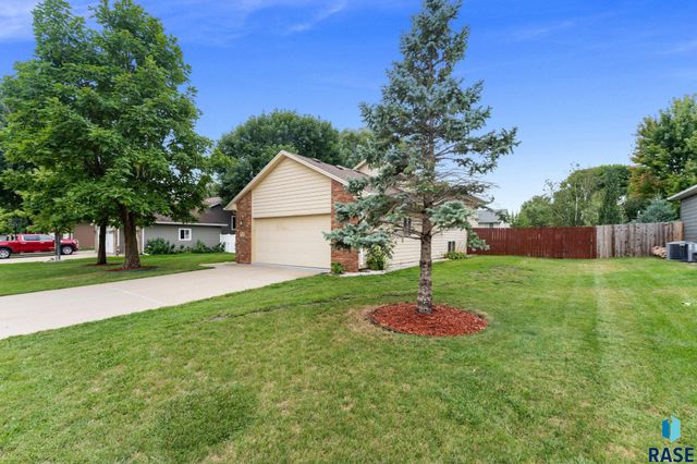 5101 S Woodwind Ave Avenue, Sioux Falls, SD 57108