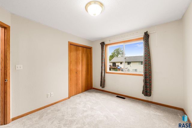 5101 S Woodwind Ave Avenue, Sioux Falls, SD 57108