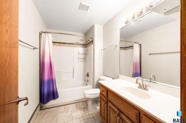 5101 S Woodwind Ave Avenue, Sioux Falls, SD 57108