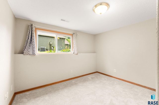5101 S Woodwind Ave Avenue, Sioux Falls, SD 57108