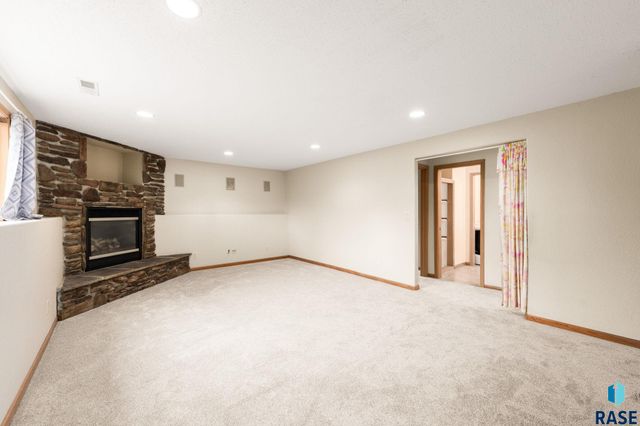 5101 S Woodwind Ave Avenue, Sioux Falls, SD 57108