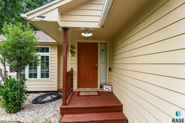 5101 S Woodwind Ave Avenue, Sioux Falls, SD 57108