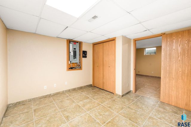 5101 S Woodwind Ave Avenue, Sioux Falls, SD 57108