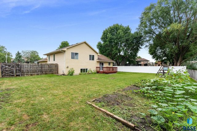 5101 S Woodwind Ave Avenue, Sioux Falls, SD 57108