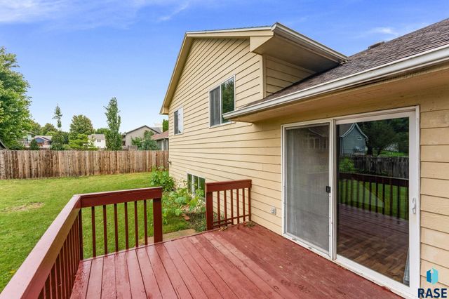 5101 S Woodwind Ave Avenue, Sioux Falls, SD 57108