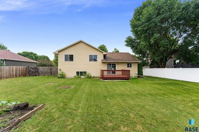 5101 S Woodwind Ave Avenue, Sioux Falls, SD 57108